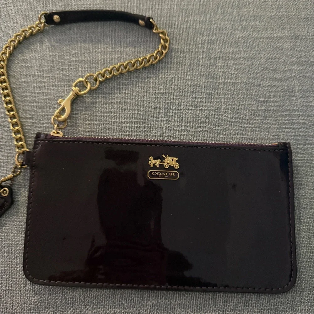 Coach Madison Purple Patent Leather Wristlet Gold Horse & Carriage Logo Chain